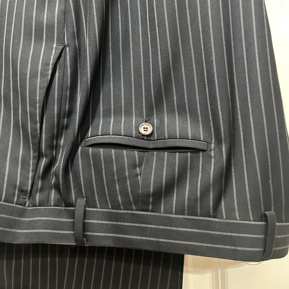 Men 46L Suit - Picture 12 of 12